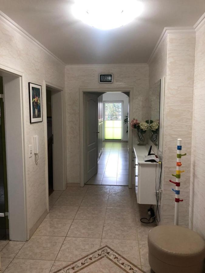Grosses 4 Zimmer Apartment Naehe Messe Hanóver Exterior foto